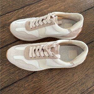 Dolce Vita Sneakers